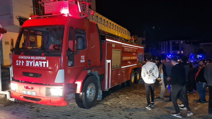 Apartmanda çıkan yangında 9 kişi dumandan etkilendi