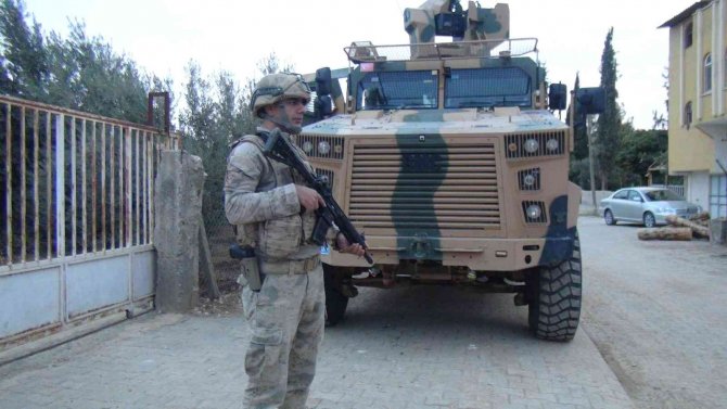 Jandarmadan torbacılara şafak operasyonu: 63 gözaltı