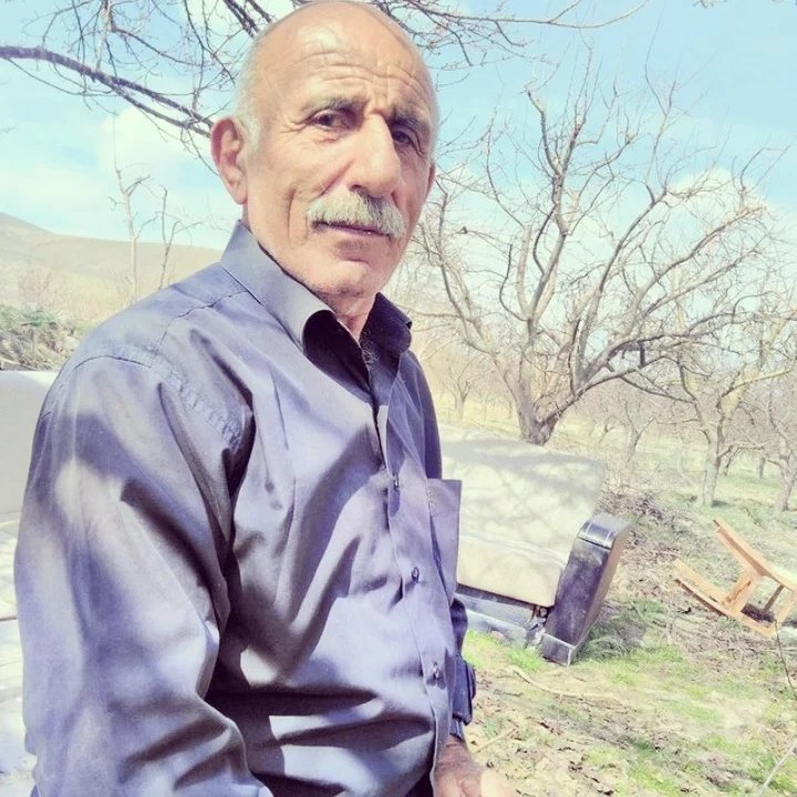 Römorkunu kurtarmak isterken devrilen traktörün altında kalıp öldü