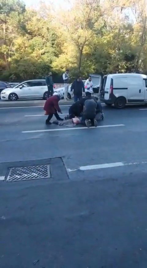 Yolun karşısına geçmek istedi, otomobilin çarptığı kadın hayatını kaybetti
