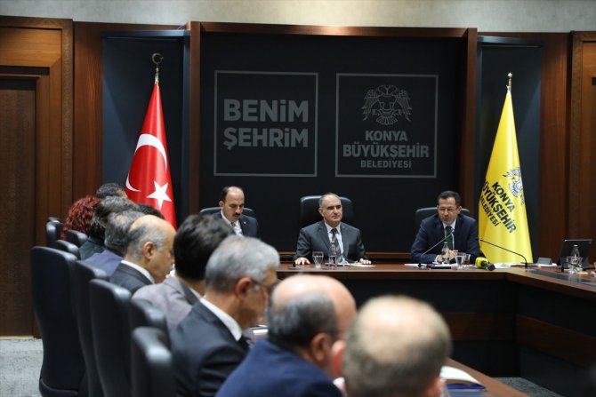 Ziya Altunyaldız, küresel iki krize karşı uyardı