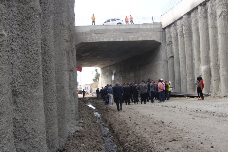 7 şehit verilen 200 kilometrelik yolun yapımına yeniden başlandı