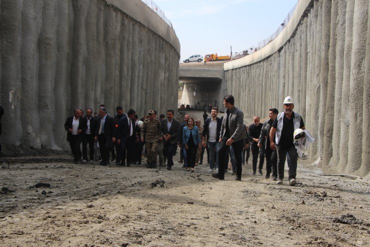 7 şehit verilen 200 kilometrelik yolun yapımına yeniden başlandı