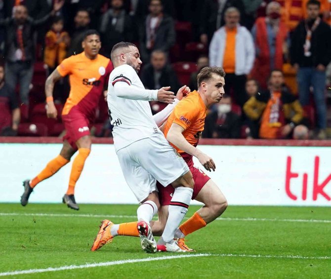 Galatasaray rakibine iki kez kaybetti