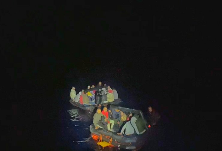 73 kaçak göçmen ile 1 Türk vatandaşını Sahil Güvenlik kurtardı