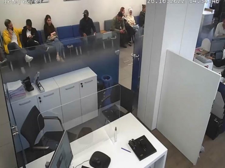 Bankadan 2.5 milyon lirayı böyle çalmışlar! Hırsızlık anı kamerada