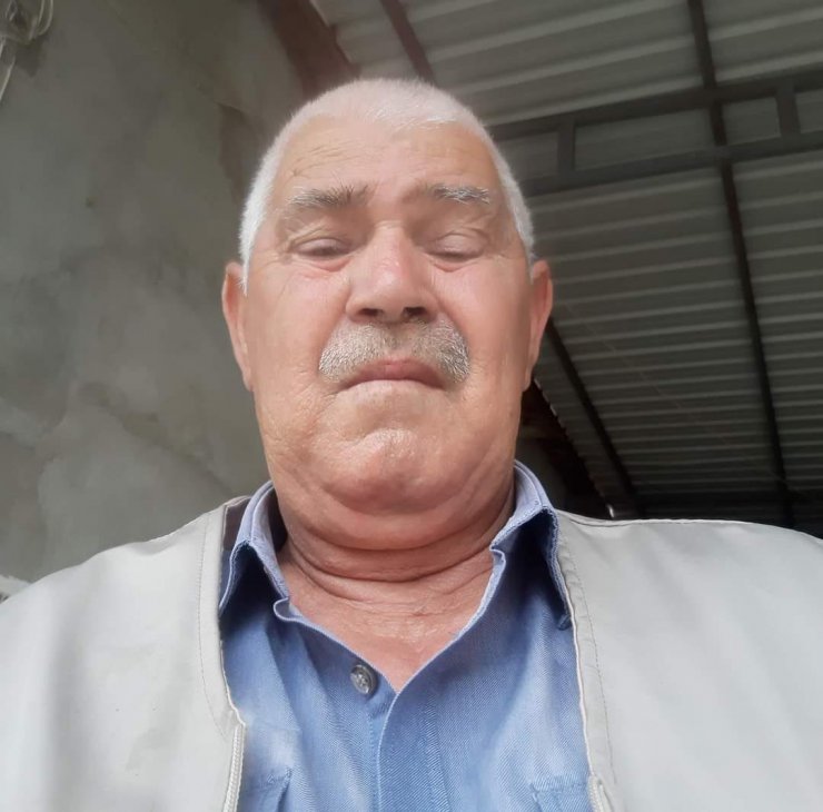 Devrilen traktörün altında kalan çift, hayatını kaybetti