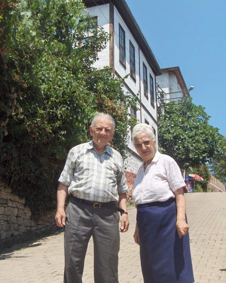 Doktor ve eczacı kardeşler, 1 gün arayla vefat etti