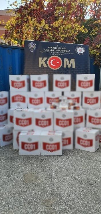 Görevden ihraç edilen astsubay 1 milyon 770 bin kaçak makaronla yakalandı