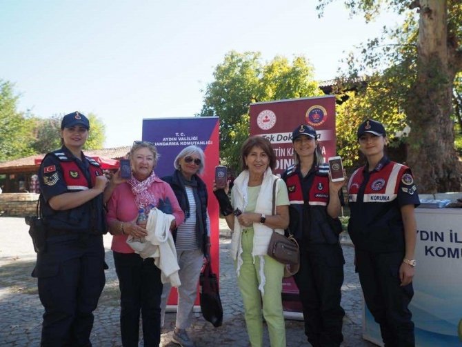 Jandarma Karacasu’da vatandaşları bilgilendirdi