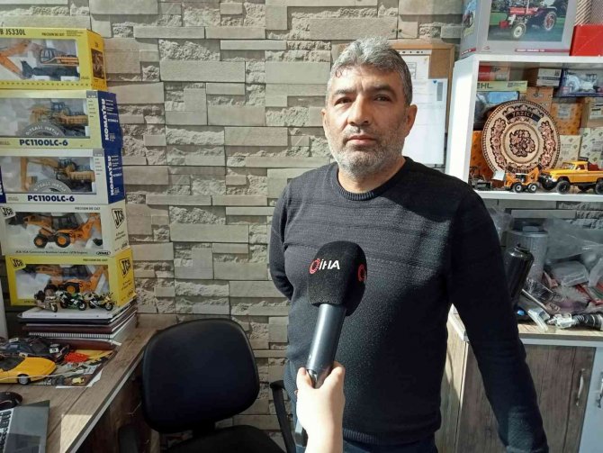 Para teklif edip alamadığı kablo makarasını çalan hırsız kamerada