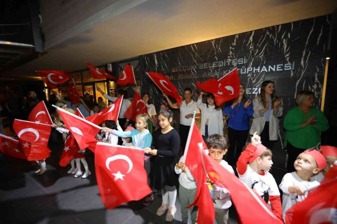 Selçuk’un minik yeteneklerinden cumhuriyet konseri