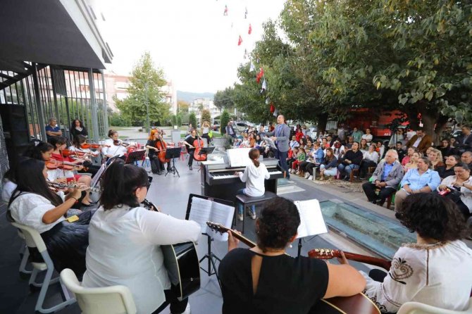 Selçuk’un minik yeteneklerinden cumhuriyet konseri