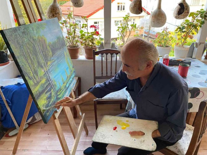 50 yıldır tuvalleri renklendiriyor