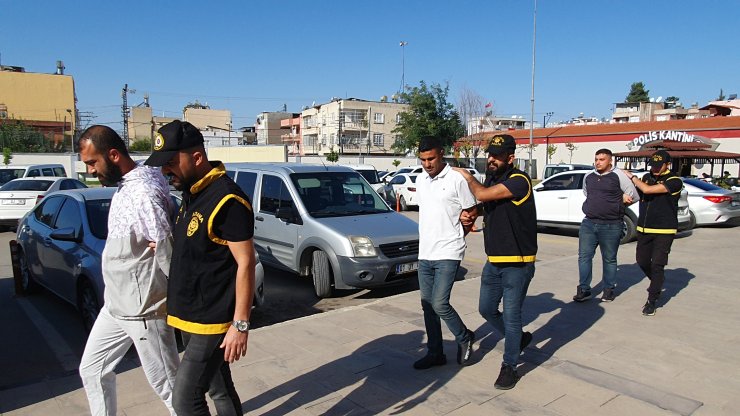 Çaldığı televizyonu kucaklayıp, yürüyerek sokaktan ayrıldı