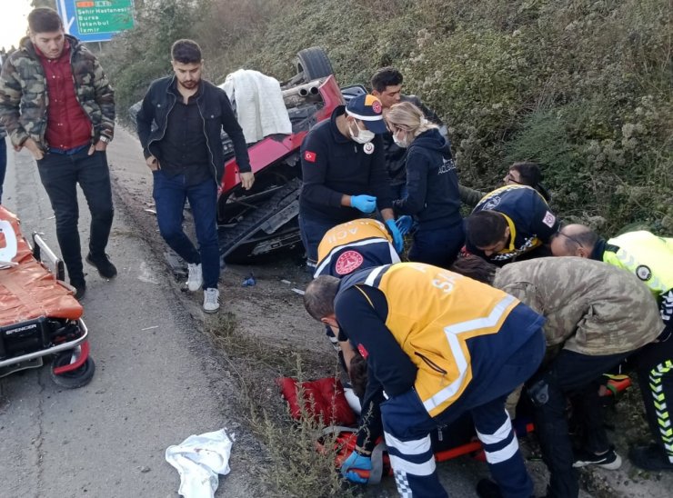 Kamyona çarpan otomobil kanala düştü: 1'i ağır 4 yaralı