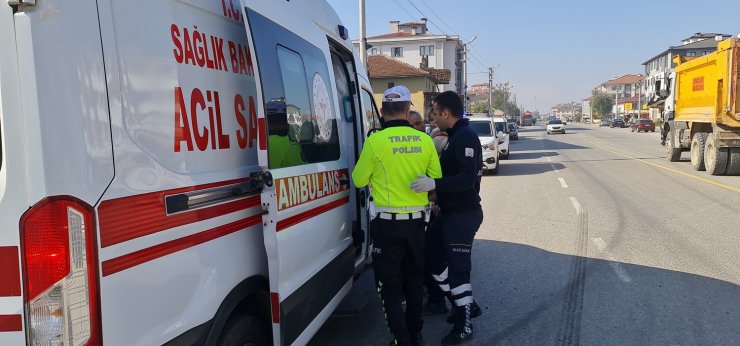Kazada yaralananları taşıyan ambulansa da iki araç çarptı