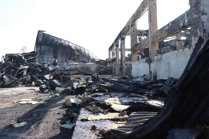 Sakarya’daki fabrika yangınında oluşan tahribat gözler önüne serildi