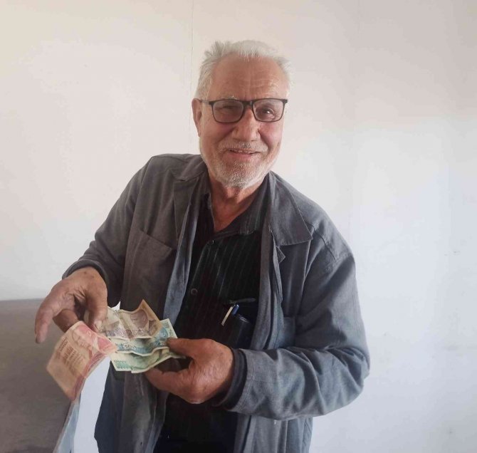 Sakladığı paraları yıllar sonra buldu