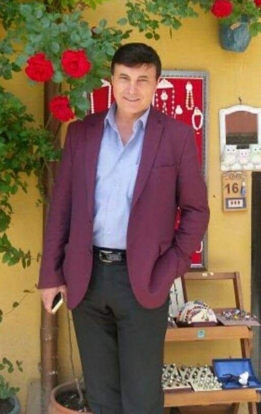 Tarlası için kiraladığı iş makinesinin çarptığı emekli polis, öldü