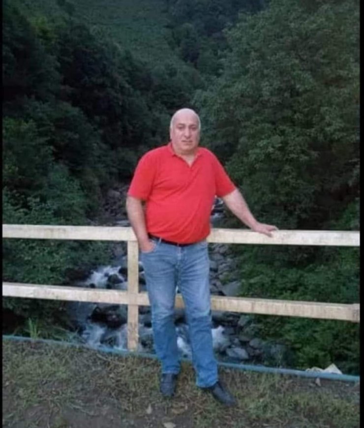 Arkadaşının yola yuvarladığı tomruğun başına çarpmasıyla öldü