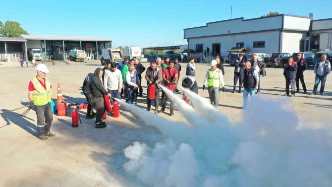 Belediye personellerine yangın eğitimi verildi