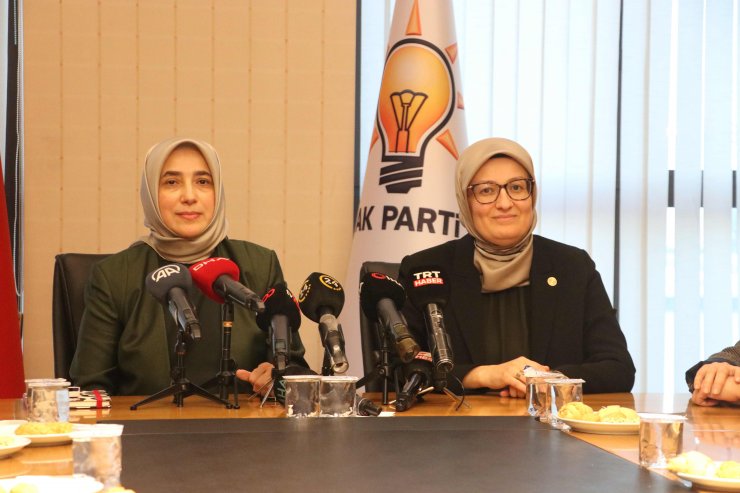 AK Parti'li Özlem Zengin, görevini Belgin Uygur'a devretti