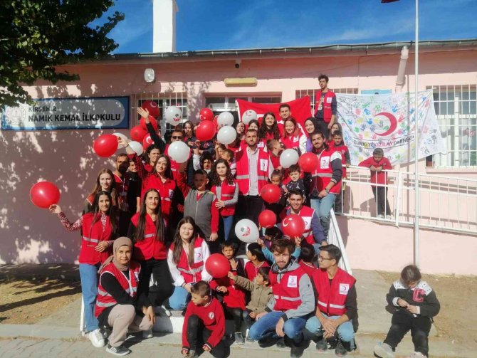 Kızılay çocukları unutmadı