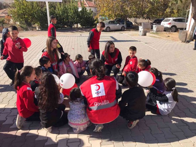 Kızılay çocukları unutmadı
