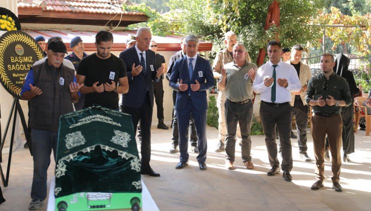 Okula giderken kamyonetin çarptığı 10 yaşındaki Enes, toprağa verildi