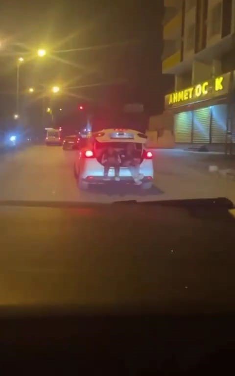 Otomobil bagajında tehlikeli yolculuk