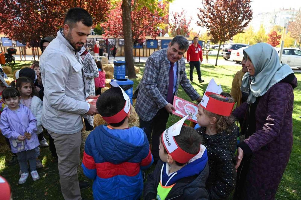 Konya'da Hilal-i Ahmer Sergisi ve kan bağışına yoğun ilgi