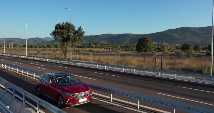 Cumhurbaşkanı Erdoğan 'Togg' kullandı, o iki şarkıya eşlik etti