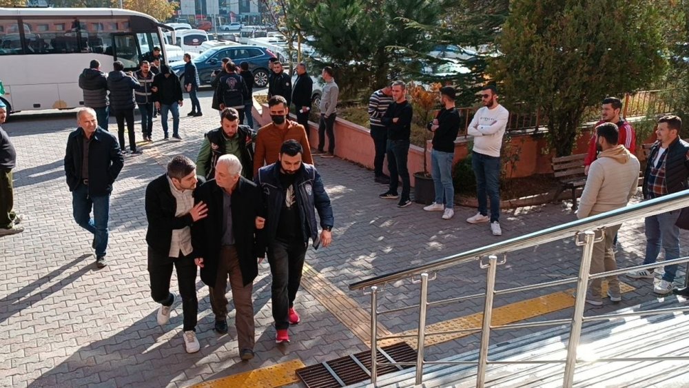 Konya dahil 5 ilde mahkumlara uyuşturucu temin eden gardiyanlar adliyeye sevk edildi