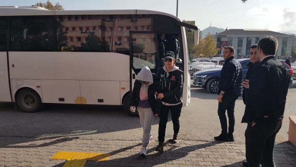 Konya dahil 5 ilde mahkumlara uyuşturucu temin eden gardiyanlar adliyeye sevk edildi