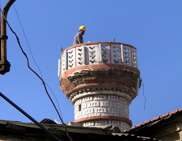 İzmir depreminde balkondan atlayan 18 yaşındaki Efe, toprağa verildi