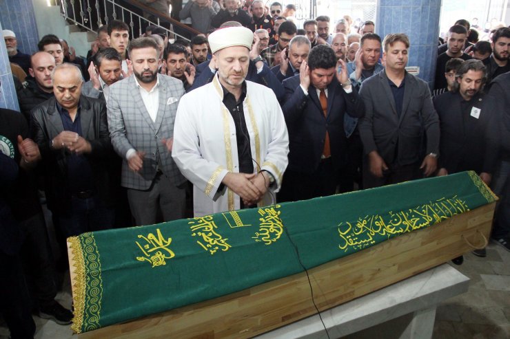 İzmir depreminde balkondan atlayan 18 yaşındaki Efe, toprağa verildi