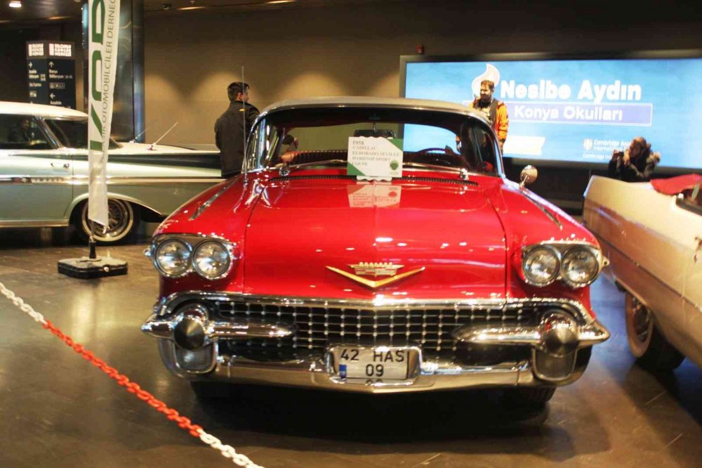 Konya'da klasik otomobiller göz kamaştırıyor