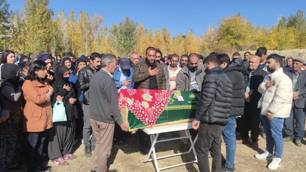 Uğradığı silahlı saldırıda hayatını kaybetmişti, tabutunu sadece kadınlar taşıdı