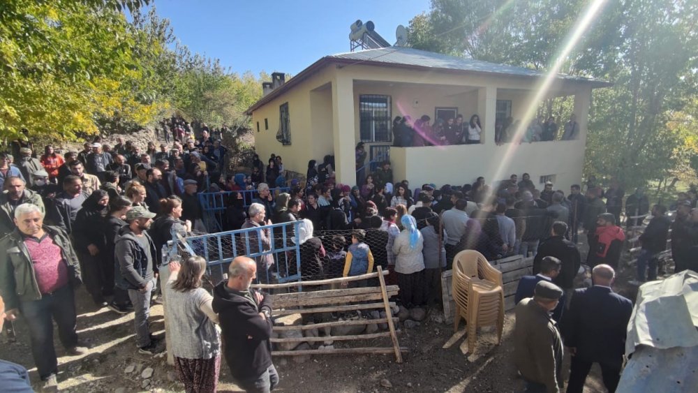 Uğradığı silahlı saldırıda hayatını kaybetmişti, tabutunu sadece kadınlar taşıdı