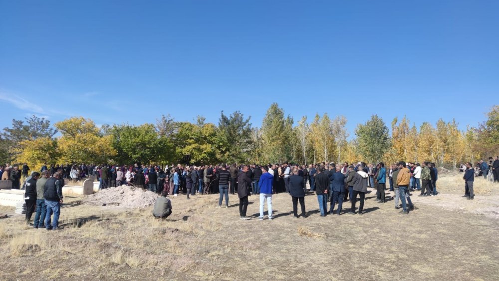 Uğradığı silahlı saldırıda hayatını kaybetmişti, tabutunu sadece kadınlar taşıdı