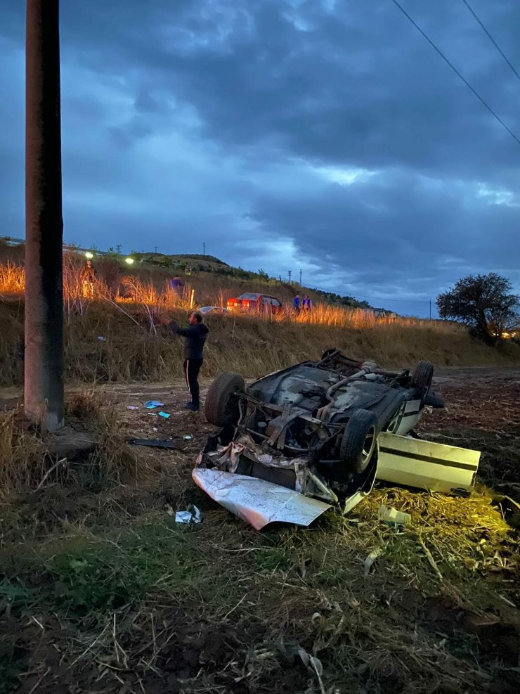 Kontrolden çıkan otomobil şarampole devrildi: 1 ölü, 1 yaralı