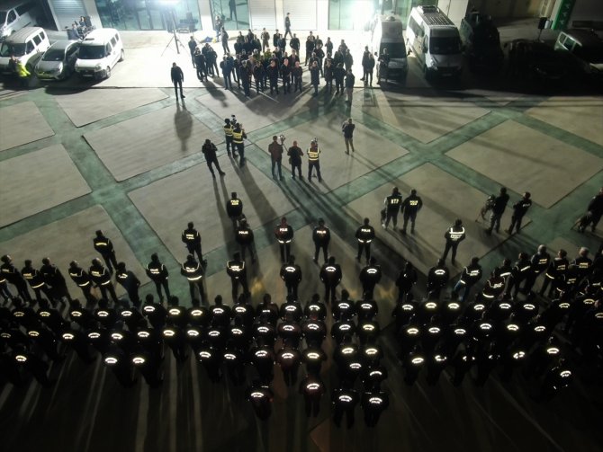 Bursa'daki Kökünü Kurutma Operasyonu'nda 17 kiloya yakın uyuşturucu ele geçirildi