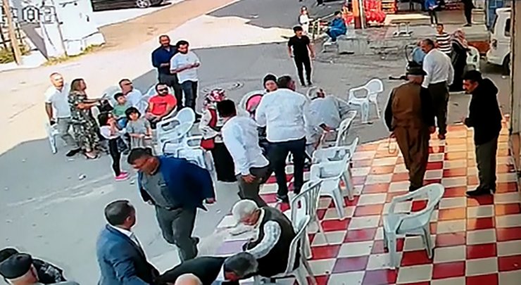 Akrabasının sokak düğününde bacağından vuruldu