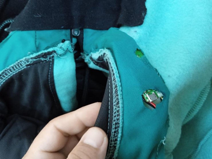 Ehliyet sınavına girerken kopya düzeneği ile yakalandılar