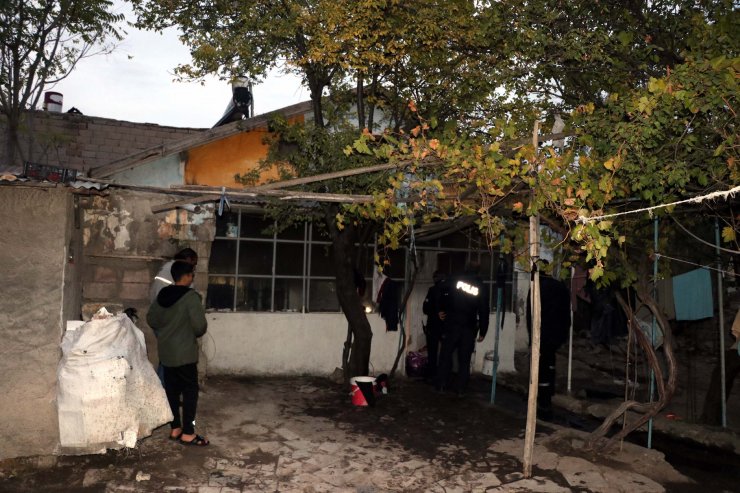 Müstakil evde yangın: 3 yaralı