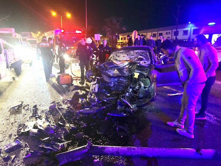 Başpehlivanın kullandığı otomobil TIR'a çarptı: 3 yaralı