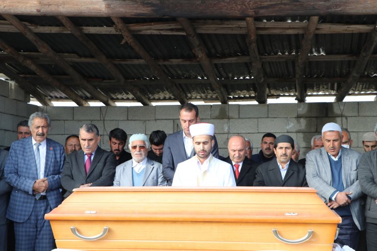 Kuduzdan hayatını kaybeden Mustafa Erçetin toprağa verildi