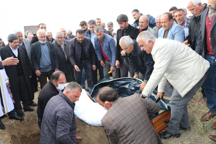 Kuduzdan hayatını kaybeden Mustafa Erçetin toprağa verildi