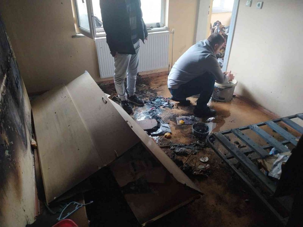 Üniversite öğrencileri yanmaktan son anda kurtuldu